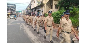 ಪುತ್ತೂರಿನಲ್ಲಿ ಪೊಲೀಸ್ ಪಥಸಂಚಲನ: ಬಲವಂತದ ಬಂದ್‌ಗೆ ಅವಕಾಶವಿಲ್ಲ..!