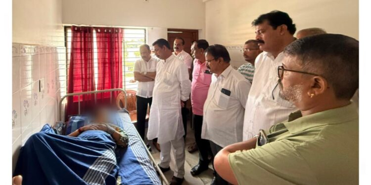 ದರ್ಬೆ ಪ್ರಕರಣ: ಆಸ್ಪತ್ರೆಗೆ ಭೇಟಿ ನೀಡಿ ಆರೋಗ್ಯ ವಿಚಾರಿಸಿದ ನಳಿನ್ ಕುಮಾರ್ ಕಟೀಲ್..!!