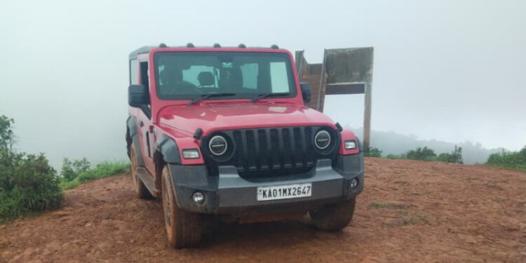 ರೀಲ್ಸ್ಗಾಗಿ 3000 ಅಡಿ ಎತ್ತರದ ಬೆಟ್ಟದ ತುದಿಗೆ ಥಾರ್ ಕೊಂಡೊಯ್ದು ಹುಚ್ಚಾಟ – ವಾಹನ ಸೀಜ್..!