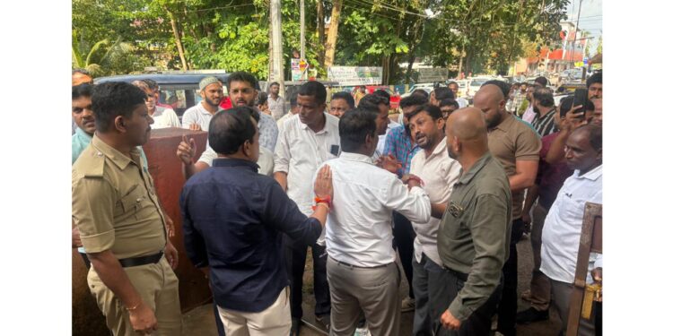 ಪುತ್ತೂರು ಪ್ರೆಸ್ ಕ್ಲಬ್ ಎದುರು ಗಲಾಟೆ: ಪ್ರಕರಣ ದಾಖಲು..!
