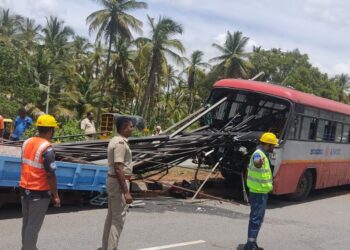 ಭೀಕರ ಅಪಘಾತ; ಟ್ರ್ಯಾಕ್ಟರ್‌ಗೆ ಬಸ್ ಡಿಕ್ಕಿ, KSRTC ಚಾಲಕ ಸ್ಥಳದಲ್ಲೇ ಸಾವು.!