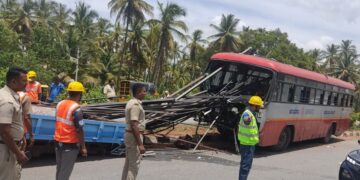 ಭೀಕರ ಅಪಘಾತ; ಟ್ರ್ಯಾಕ್ಟರ್‌ಗೆ ಬಸ್ ಡಿಕ್ಕಿ, KSRTC ಚಾಲಕ ಸ್ಥಳದಲ್ಲೇ ಸಾವು.!