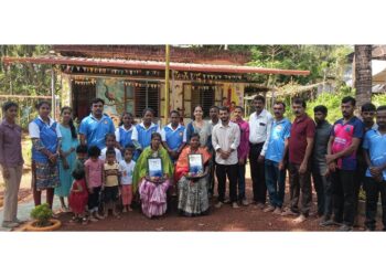 ಪೂರ್ವ ಮಾಹಿತಿಯೇ ಇಲ್ಲ… ಸಮ್ಮಾನ ಮಾತ್ರ ಅಚ್ಚರಿ..! ಅಂಗನವಾಡಿ ಕಾರ್ಯಕರ್ತೆ, ಸಹಾಯಕಿಗೆ ನೇಸರ ಬಳಗದ ಗೌರವಾರ್ಪಣೆ..!!