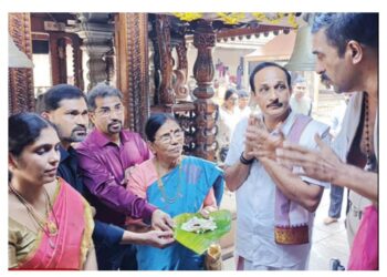 ಮಾಜಿ ಶಾಸಕಿ ಶಕುಂತಳಾ ಶೆಟ್ಟಿಯವರಿಂದ ಮಹಾಲಿಂಗೇಶ್ವರ ದೇವರಿಗೆ ಸ್ವರ್ಣ ಸಮರ್ಪಣೆ..!