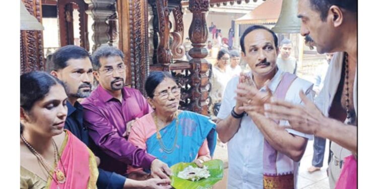ಮಾಜಿ ಶಾಸಕಿ ಶಕುಂತಳಾ ಶೆಟ್ಟಿಯವರಿಂದ ಮಹಾಲಿಂಗೇಶ್ವರ ದೇವರಿಗೆ ಸ್ವರ್ಣ ಸಮರ್ಪಣೆ..!
