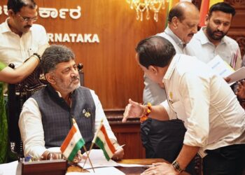 ಮಂಗಳೂರು ಸಚಿವ ಸಂಪುಟ ಸಭೆ: ಮುಖ್ಯಮಂತ್ರಿಗಳ ಜೊತೆ ಶಾಸಕ ಅಶೋಕ್ ರೈ ಮಾತುಕತೆ : ತುಳು ಅಧ್ಯತೆಯ ಜೊತೆಗೆ ಪುತ್ತೂರಿನ ಬೇಡಿಕೆಗಳಿಗೆ ಅನುಮೋದನೆಗೆ ಮನವಿ..!!