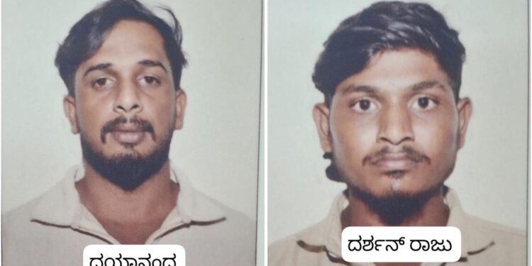 ಸುಳ್ಯದಲ್ಲಿ ಗ್ಯಾರೇಜ್ನಲ್ಲಿದ್ದ ಬೈಕ್ಗೆ ಬೆಂಕಿ: ಇಬ್ಬರ ಬಂಧನ..!
