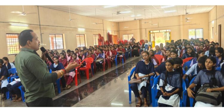 ವಿದ್ಯಾರ್ಥಿಗಳ ಜೊತೆ ಶಾಸಕ ಅಶೋಕ್ ರೈ ಸಂವಾದ : ಬೇಡಿಕೆ – ಸಮಸ್ಯೆಗಳ ಬಗ್ಗೆ ಚರ್ಚೆ..!