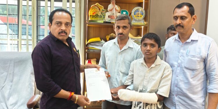 ಅಕಸ್ಮಿಕವಾಗಿ ಸಿಡಿದ ಪಟಾಕಿ: ಗಾಯಗೊಂಡಿದ್ದ ಬಾಲಕನಿಗೆ ಒಂದು ಲಕ್ಷ ರೂ ಸಿಎಂ ಪರಿಹಾರ: ಶಾಸಕ ಅಶೋಕ್ ರೈ