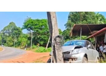 ವಿದ್ಯುತ್ ಕಂಬಕ್ಕೆ ಕಾರು ಡಿಕ್ಕಿ: ಮಹಿಳೆಗೆ ಗಾಯ..!!