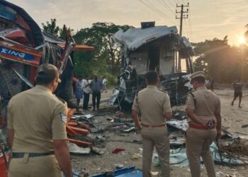 ಖಾಸಗಿ ಬಸ್–ಲಾರಿ ಮುಖಾಮುಖಿ ಡಿಕ್ಕಿಯಾಗಿ ನಾಲ್ವರು ಸಾವು, 20ಕ್ಕೂ ಹೆಚ್ಚು ಮಂದಿಗೆ ಗಾಯ..!