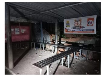ಉಪ್ಪಿನಂಗಡಿ: ಪ್ರಯಾಣಿಕರ ತಂಗುದಾಣದ ಮೇಲೆ ಕುಸಿದು ಬಿದ್ದ ತಡೆಗೋಡೆ..!!