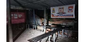 ಉಪ್ಪಿನಂಗಡಿ: ಪ್ರಯಾಣಿಕರ ತಂಗುದಾಣದ ಮೇಲೆ ಕುಸಿದು ಬಿದ್ದ ತಡೆಗೋಡೆ..!!